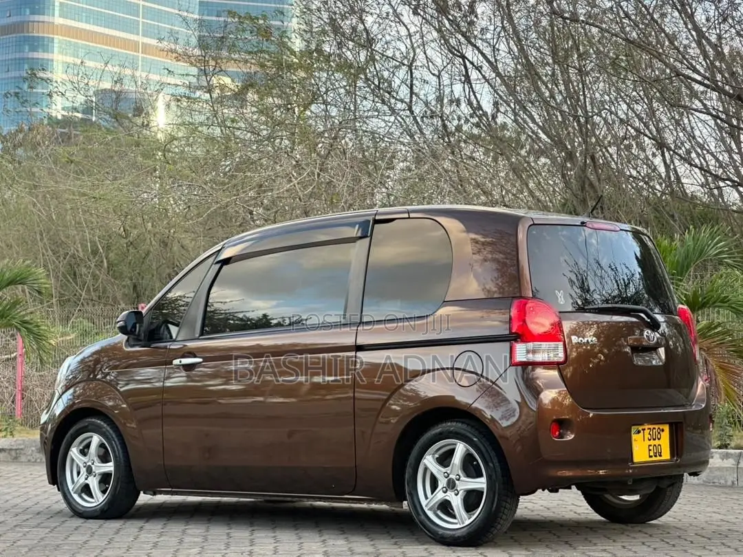 Toyota Porte 1.5 FWD 2015 Brown