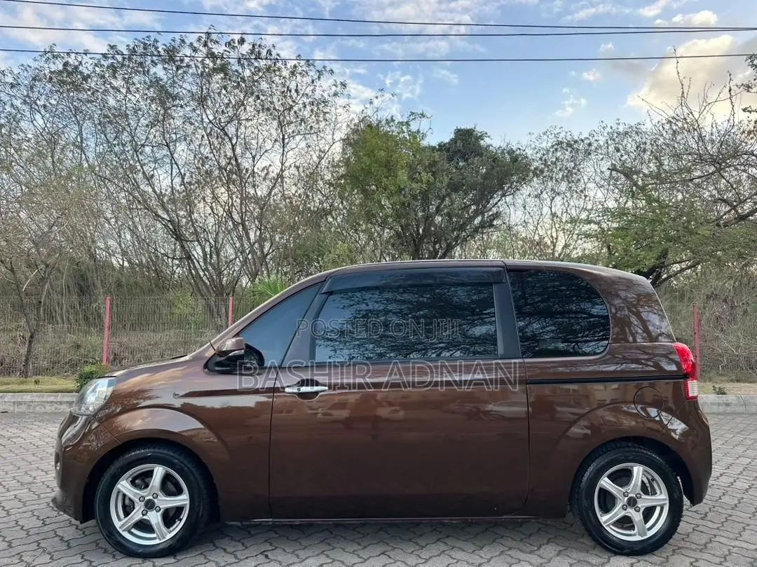 Toyota Porte 1.5 FWD 2015 Brown