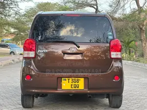Toyota Porte 1.5 FWD 2015 Brown