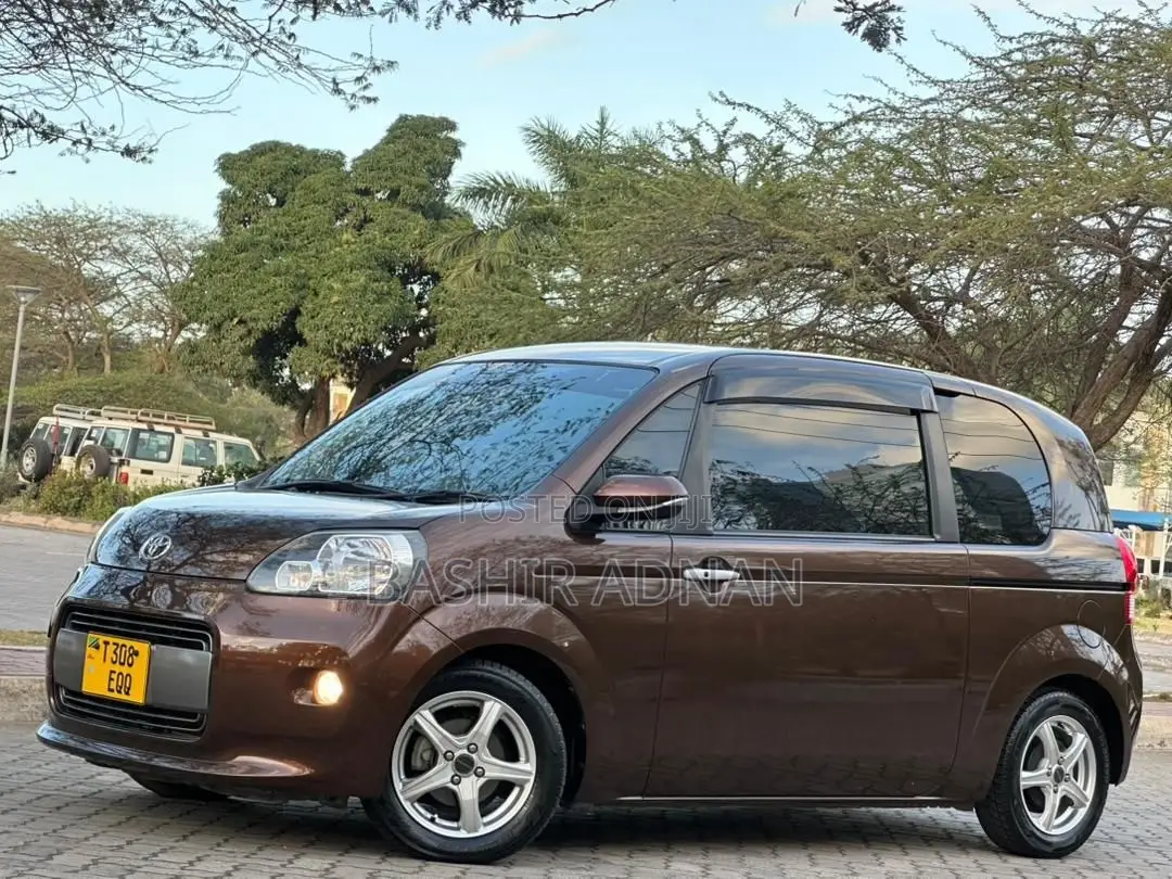 Toyota Porte 1.5 FWD 2015 Brown