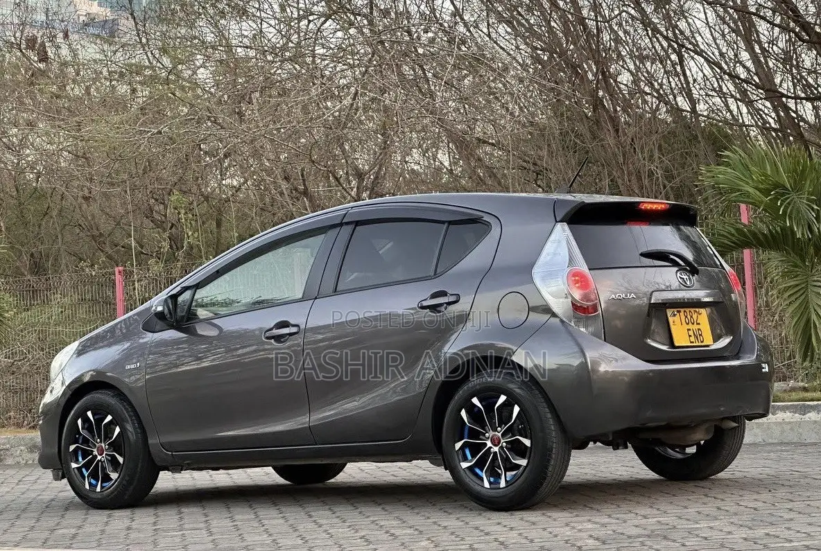 Toyota Aqua 2012 Gray