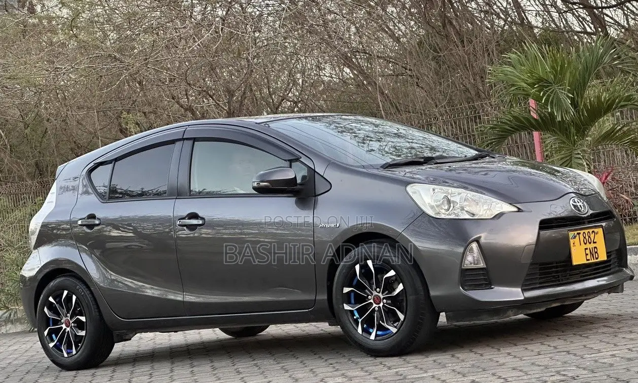 Toyota Aqua 2012 Gray