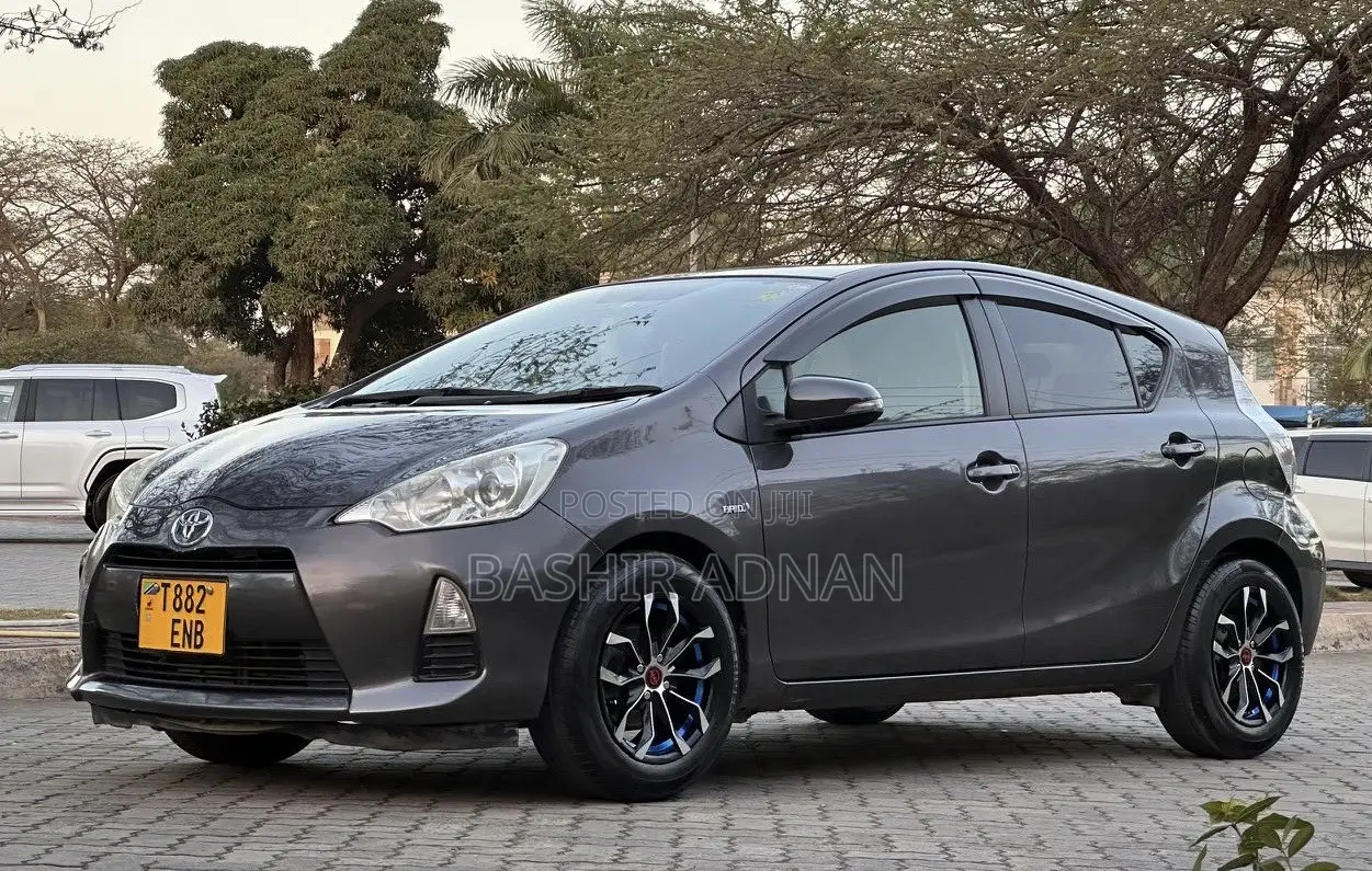 Toyota Aqua 2012 Gray