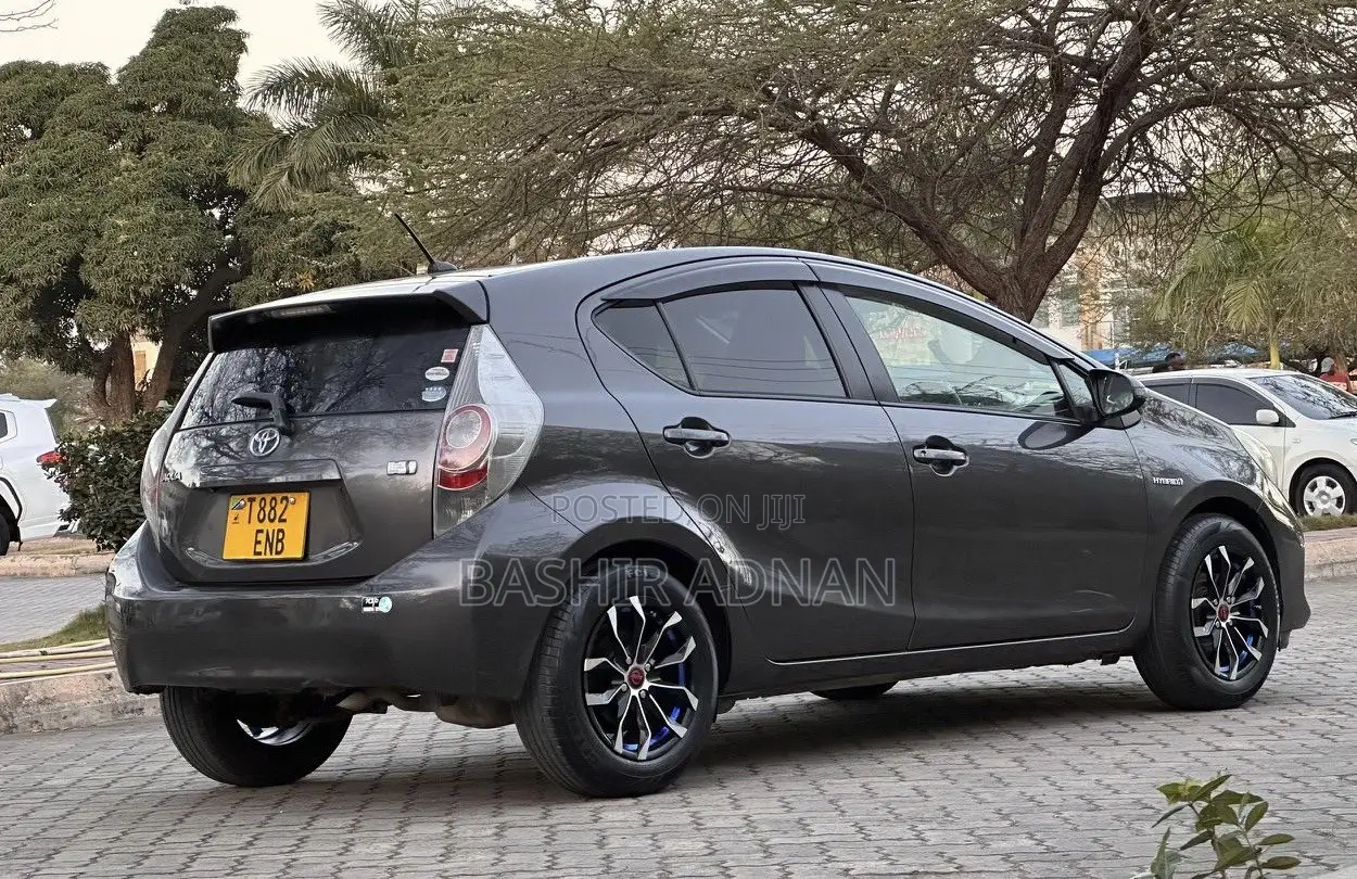 Toyota Aqua 2012 Gray