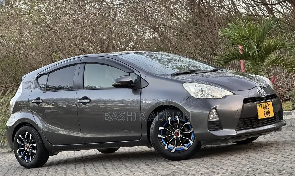 Toyota Aqua 2012 Gray