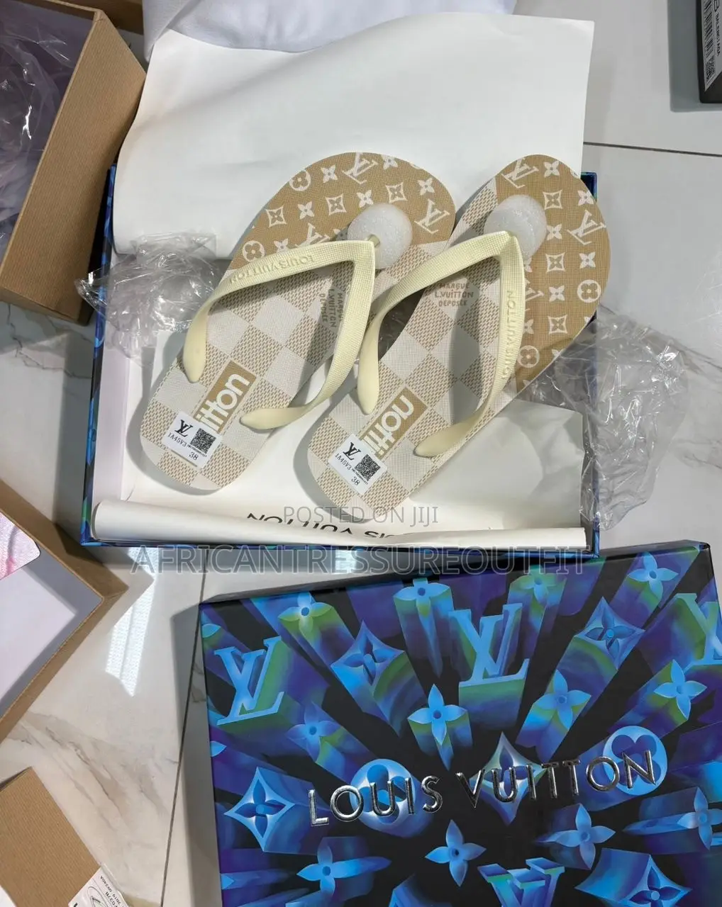 Louis Vuitton Thong Slipper Available |Louis Vuitton & BALENCIAGA
