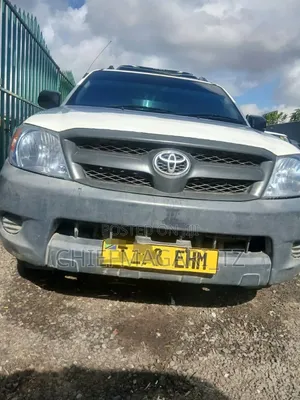 Toyota Hilux 2010 White