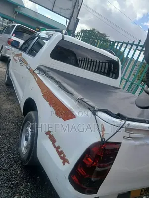 Toyota Hilux 2010 White