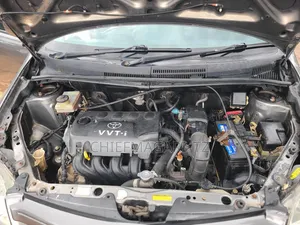 Toyota IST 2005 Gray