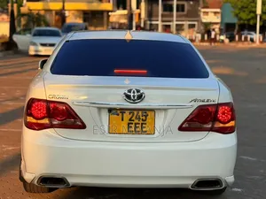 Toyota Crown 2009 White