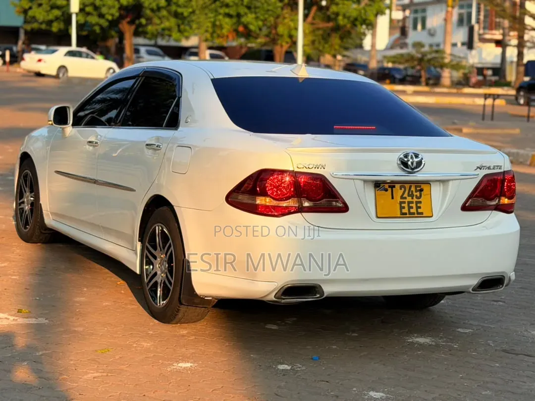 Toyota Crown 2009 White