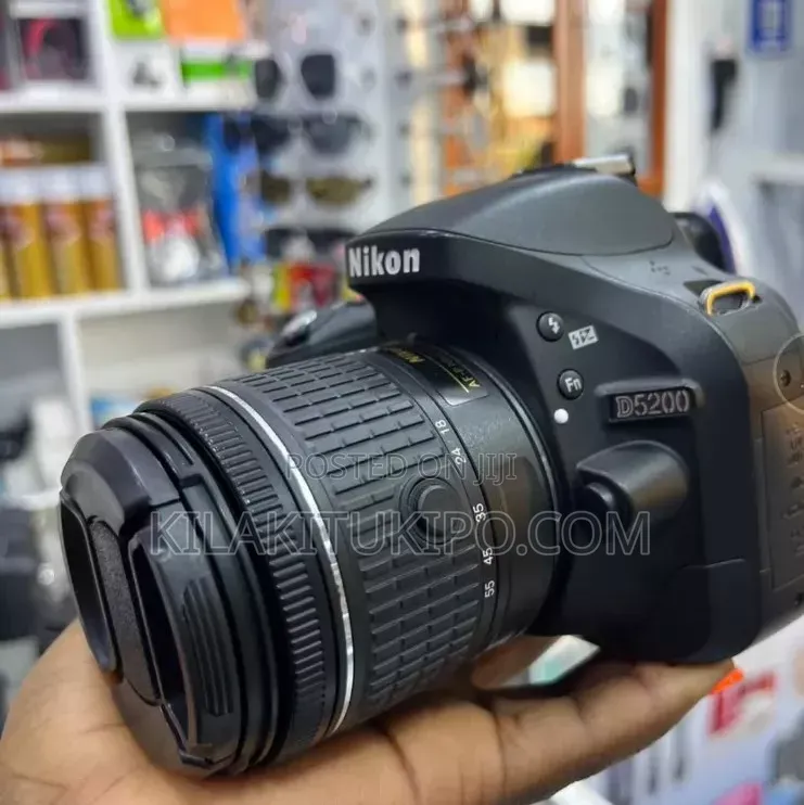 Nikon D5200 With Lens 18-55mm