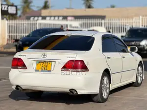Toyota Crown 2006 White