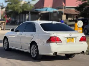 Toyota Crown 2006 White