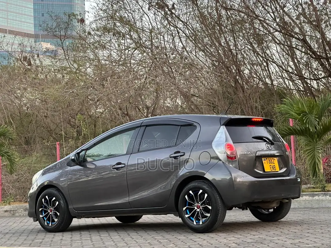 Toyota Aqua 2012 Gray