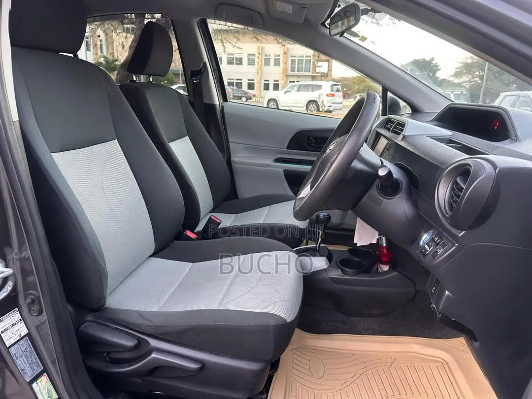 Toyota Aqua 2012 Gray