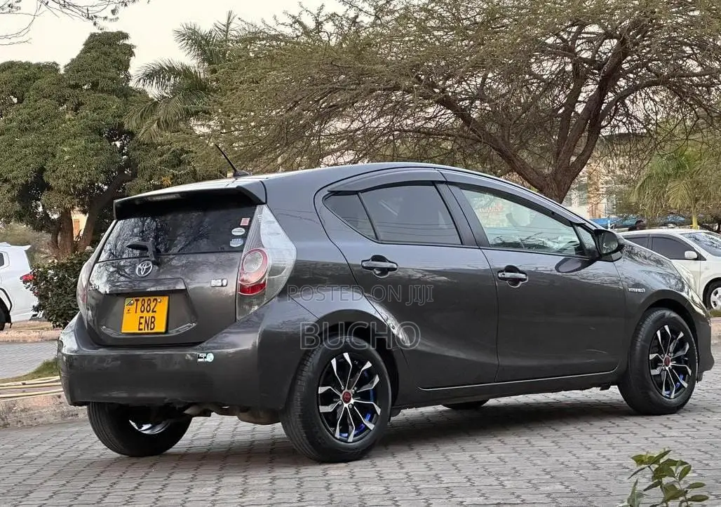 Toyota Aqua 2012 Gray