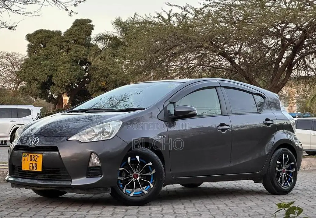 Toyota Aqua 2012 Gray