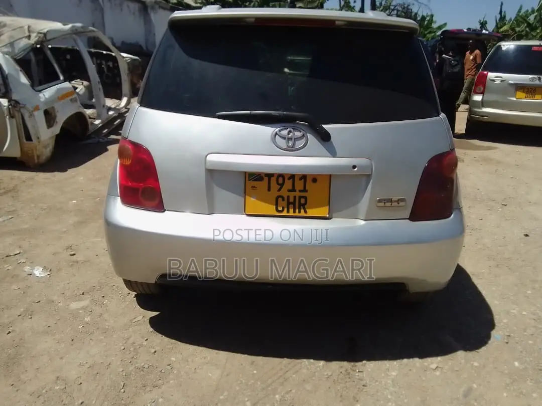 Toyota IST 2004 Silver
