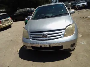 Toyota IST 2004 Silver