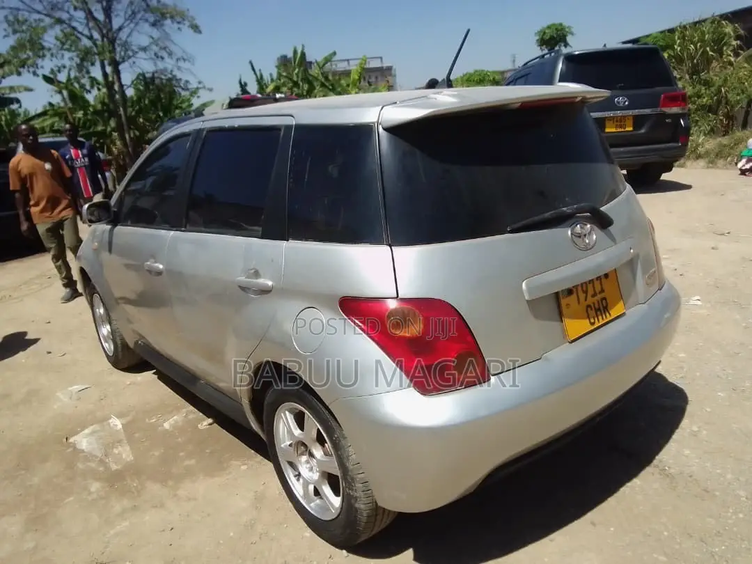 Toyota IST 2004 Silver