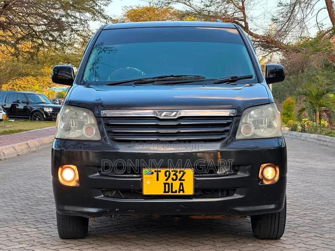 Toyota Noah 2004 Black