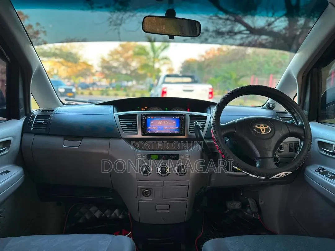 Toyota Noah 2004 Black