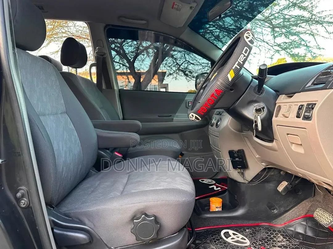 Toyota Noah 2004 Black