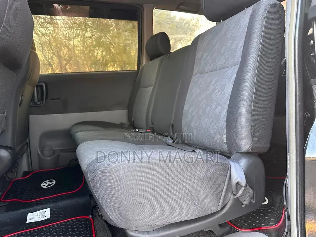 Toyota Noah 2004 Black