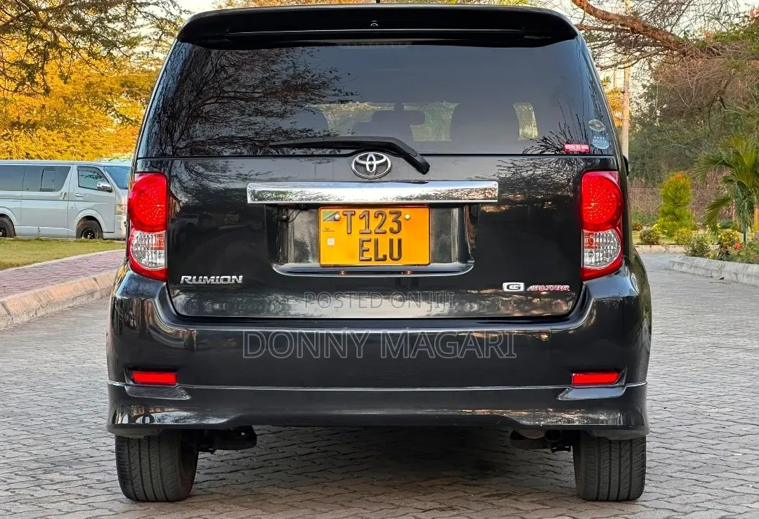 Toyota Corolla Rumion 2009 Black