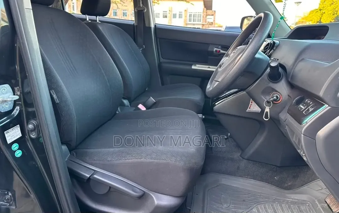 Toyota Corolla Rumion 2009 Black