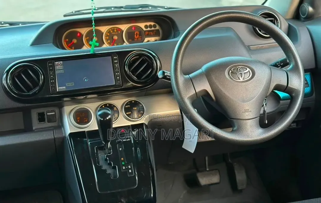 Toyota Corolla Rumion 2009 Black