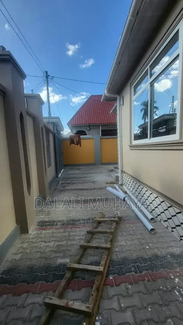 3bdrm House in Mkononi Street, Mbagala for sale