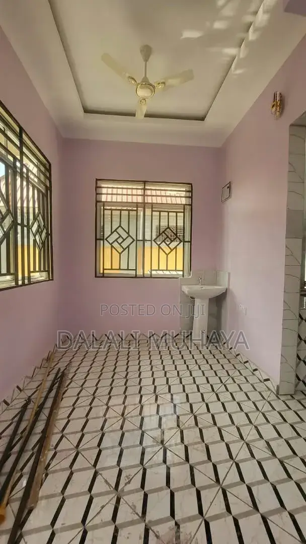 3bdrm House in Mkononi Street, Mbagala for sale