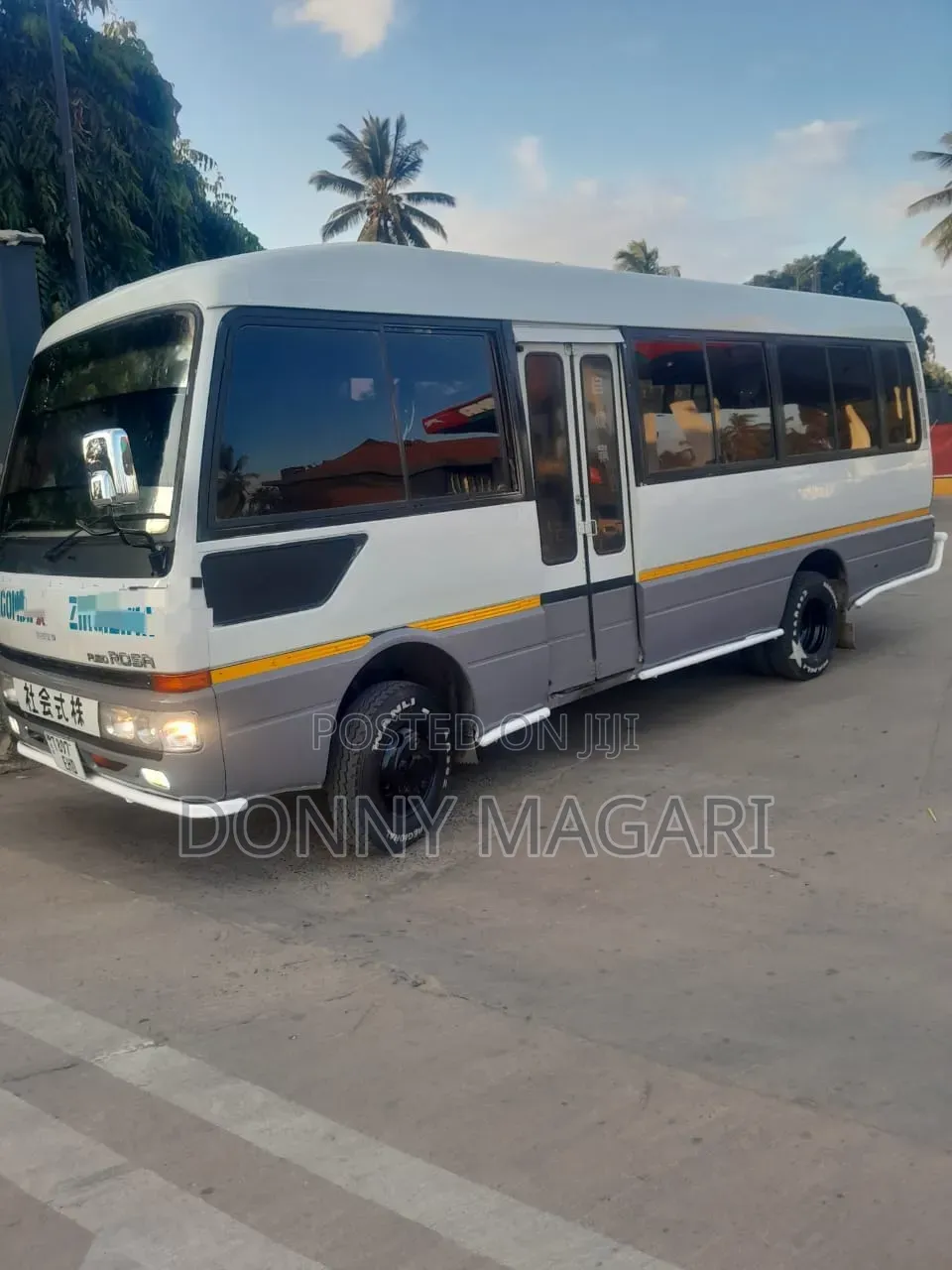 Mitsubishi Fuso Rosa 2004 White