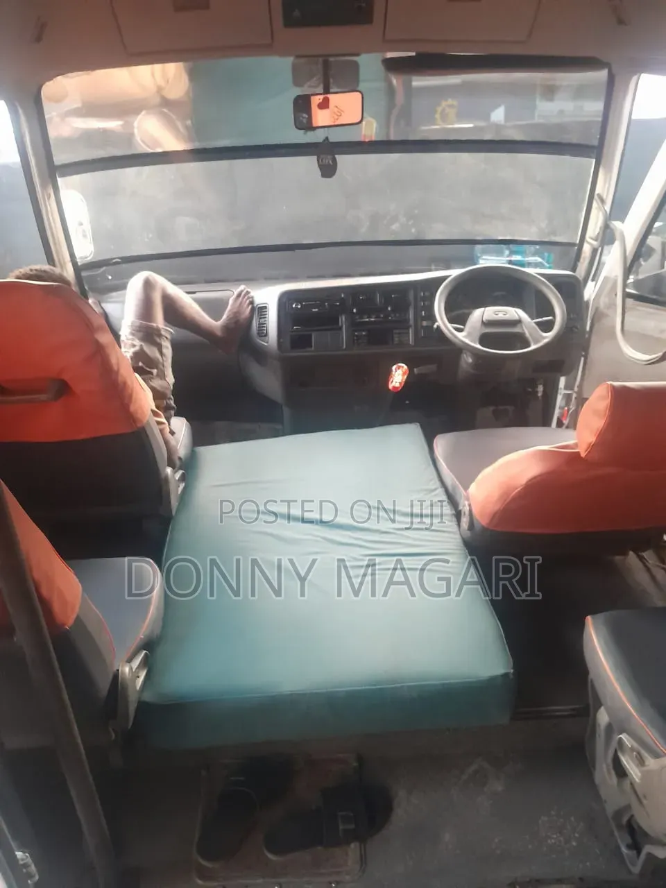 Mitsubishi Fuso Rosa 2004 White