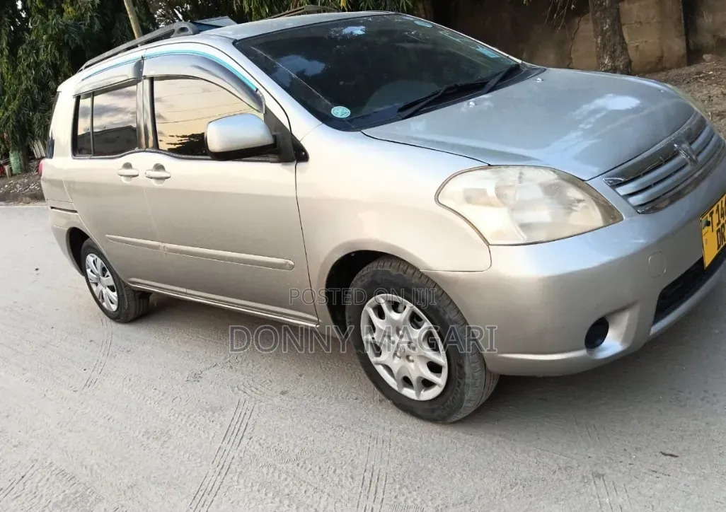 Toyota Raum 2004 Silver