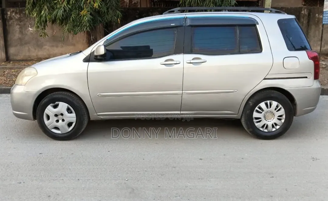 Toyota Raum 2004 Silver