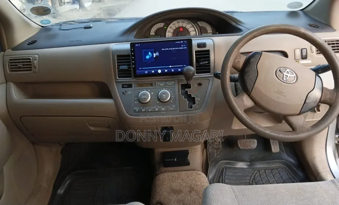 Toyota Raum 2004 Silver