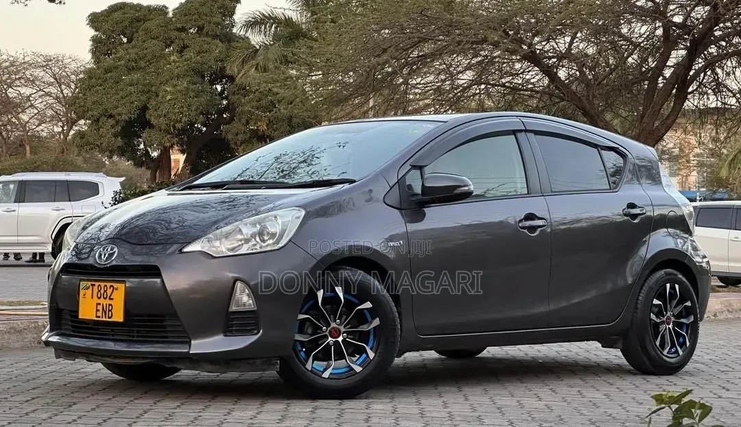 Toyota Aqua 2012 Gray