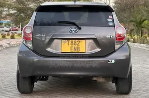 Toyota Aqua 2012 Gray