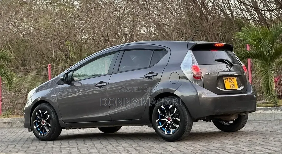 Toyota Aqua 2012 Gray
