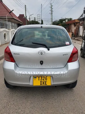 Toyota Vitz 2005 Silver