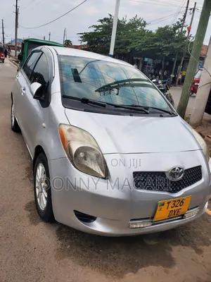 Toyota Vitz 2005 Silver