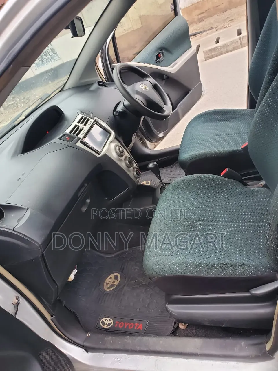 Toyota Vitz 2005 Silver