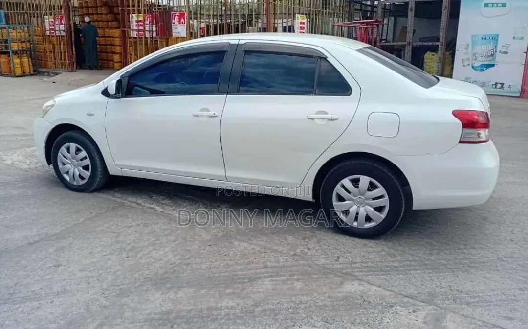 Toyota Belta 2006 White