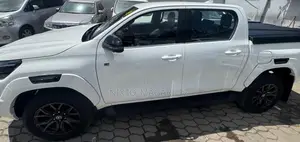 Toyota Hilux 2023 White