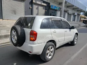 Toyota RAV4 2004 White