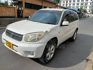 Toyota RAV4 2004 White