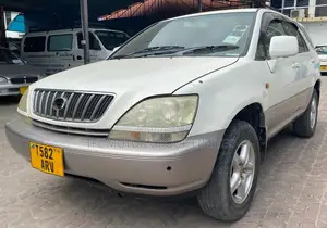 Toyota Harrier 2001 White